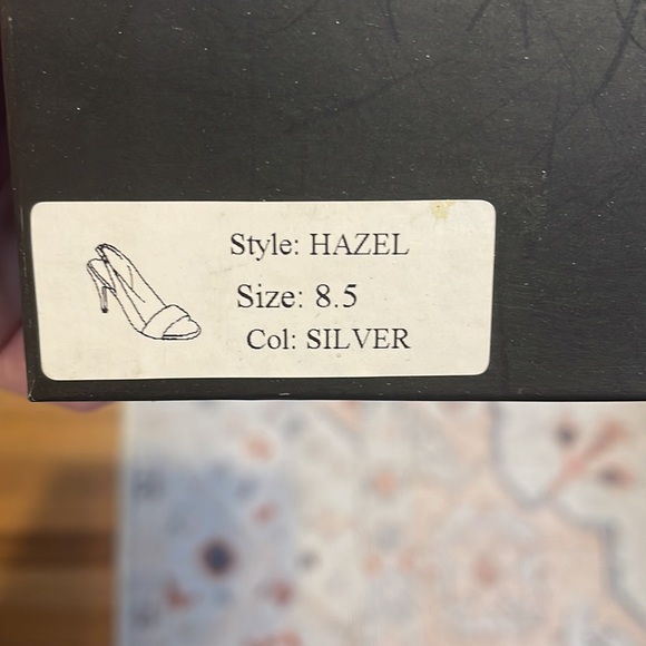 Metallic sling backs by Cynthia Vincent. - Picture 8 of 8